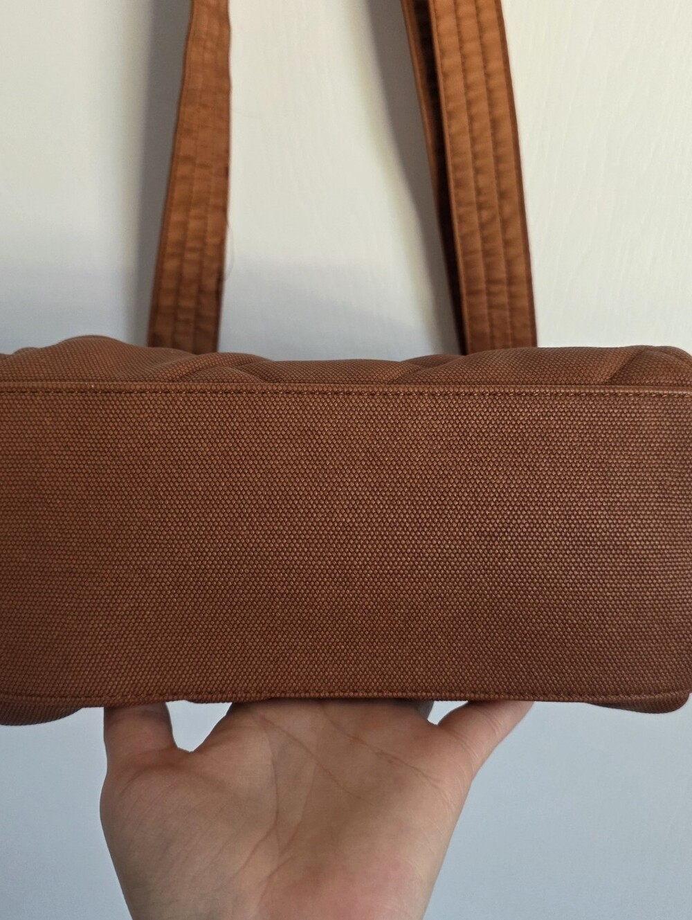 Lug Jitterbug Matte Luxe VL Crossbody Bag. - Picture 4 of 12